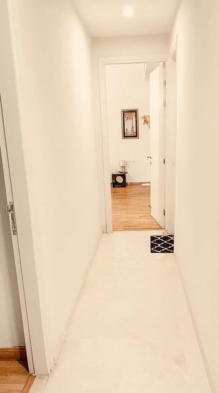 IREOグランドアーチ 2BHK 室内廊下 — 寝室をつなぐプライベートエリア（グルガオン）